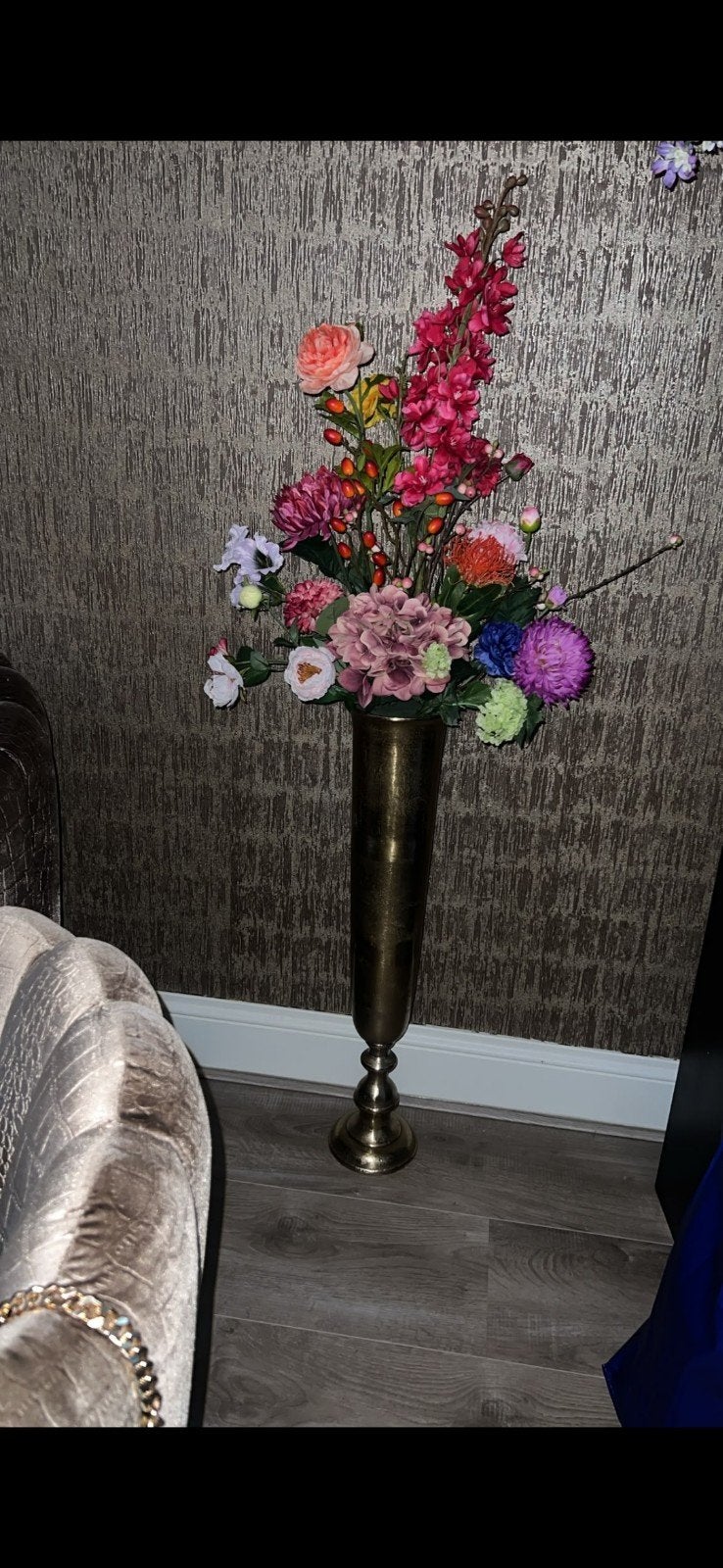 Grote gouden vaas met kunstbloemen, Ophalen, Inclusief decoratie, Zo goed als nieuw, Metaal