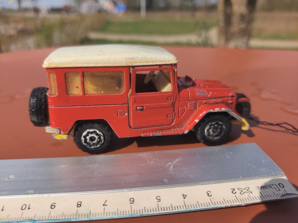 Majorette Toyota Land Cruiser FJ40 - Rood/Wit, Hobby en Vrije tijd, Ophalen of Verzenden, Gebruikt, Auto