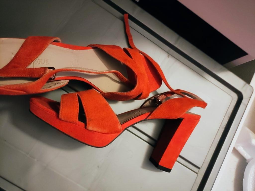 Heels, Ophalen of Verzenden