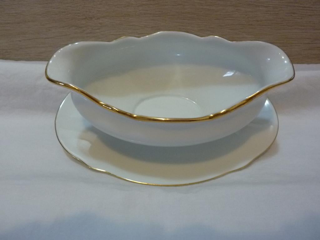 sauciere wit porselein met goud randje, Ophalen of Verzenden, Zo goed als nieuw, Porselein, Overige typen