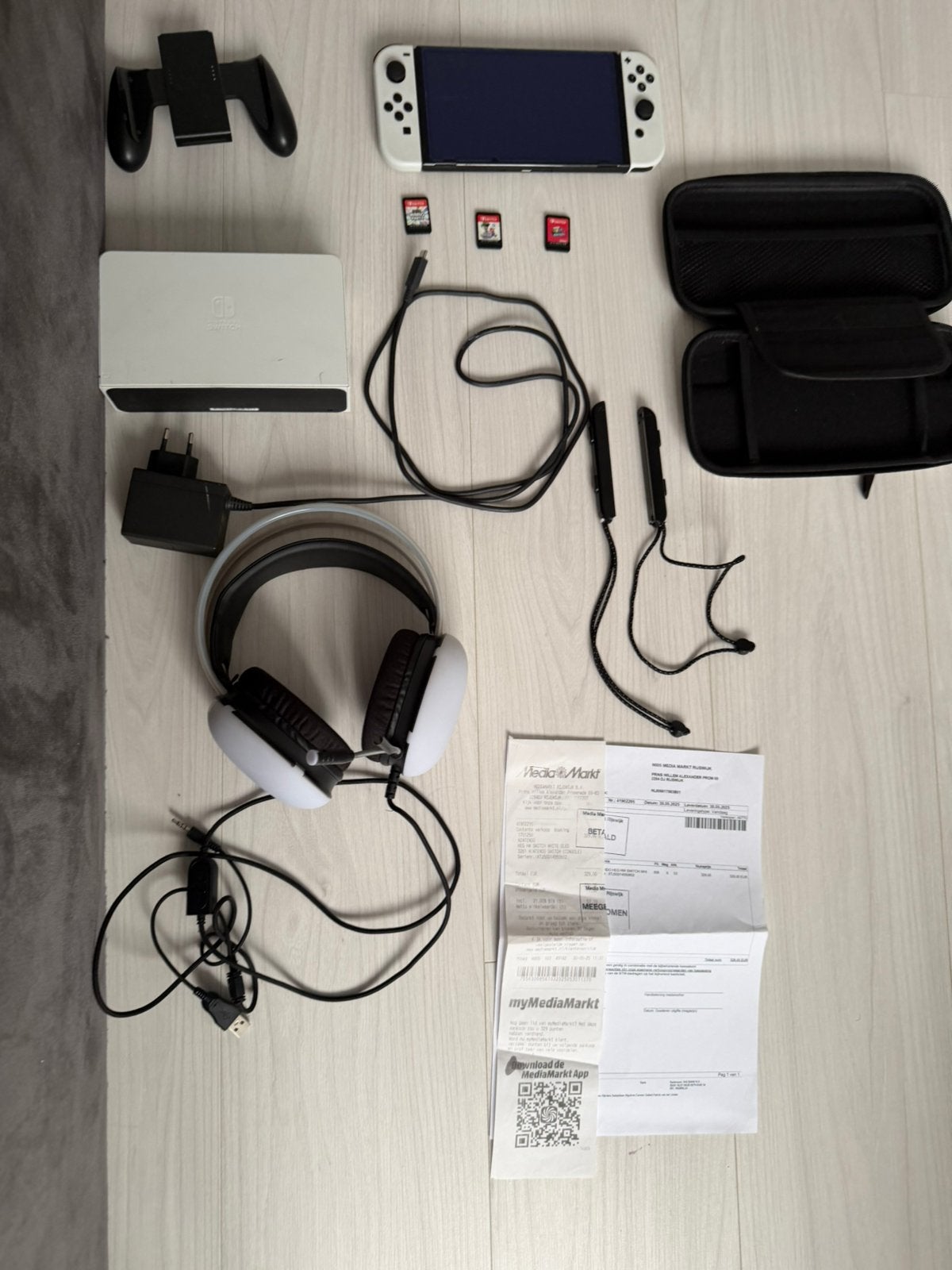 Nintendo Switch OLED met 3 games, headset en accessoires, Spelcomputers en Games, Switch OLED, Met games, Met 2 controllers, Ophalen of Verzenden