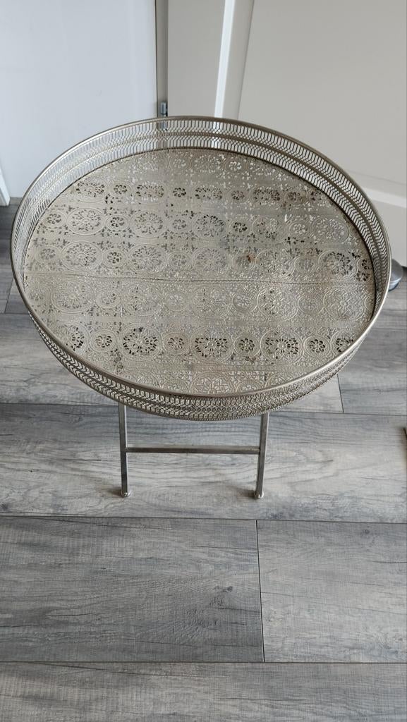 Zilverkleurige Bijzettafel met Oosters Patroon, Huis en Inrichting, Tafels | Bijzettafels, Ophalen, Minder dan 45 cm, Gebruikt