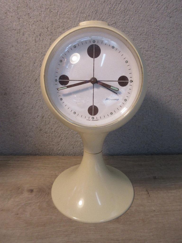 Vintage space age wekker op voet van Blessing, Ophalen of Verzenden, Gebruikt, Analoog