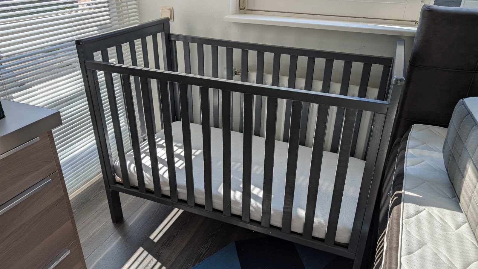 Ledikantje met matras en toebehoren - Antraciet grijs, Gebruikt, Minder dan 140 cm, Minder dan 70 cm, Ophalen