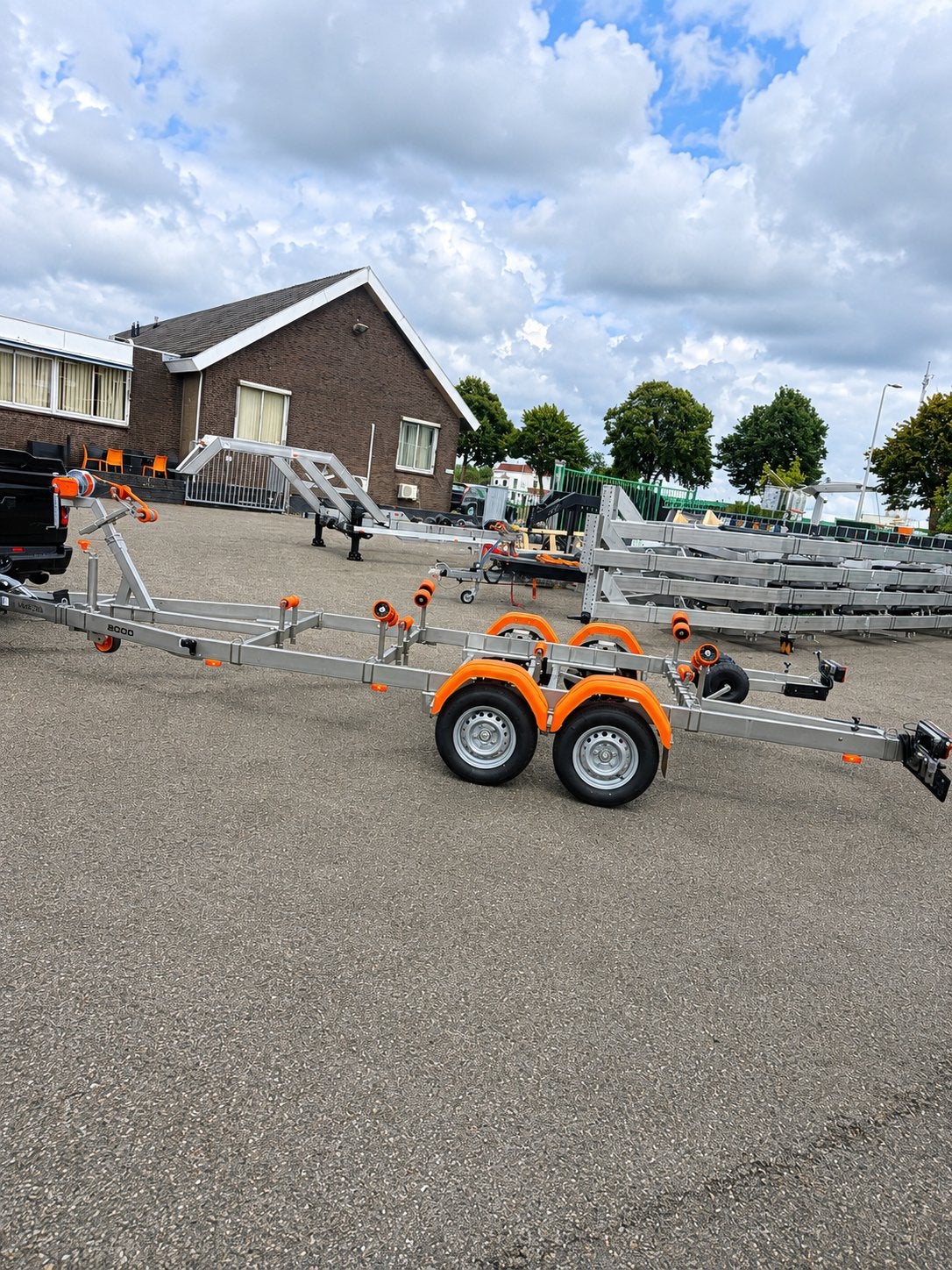 VanClaes trailer v-liner dubbel Asser 2000 kilo geremd NIEUW