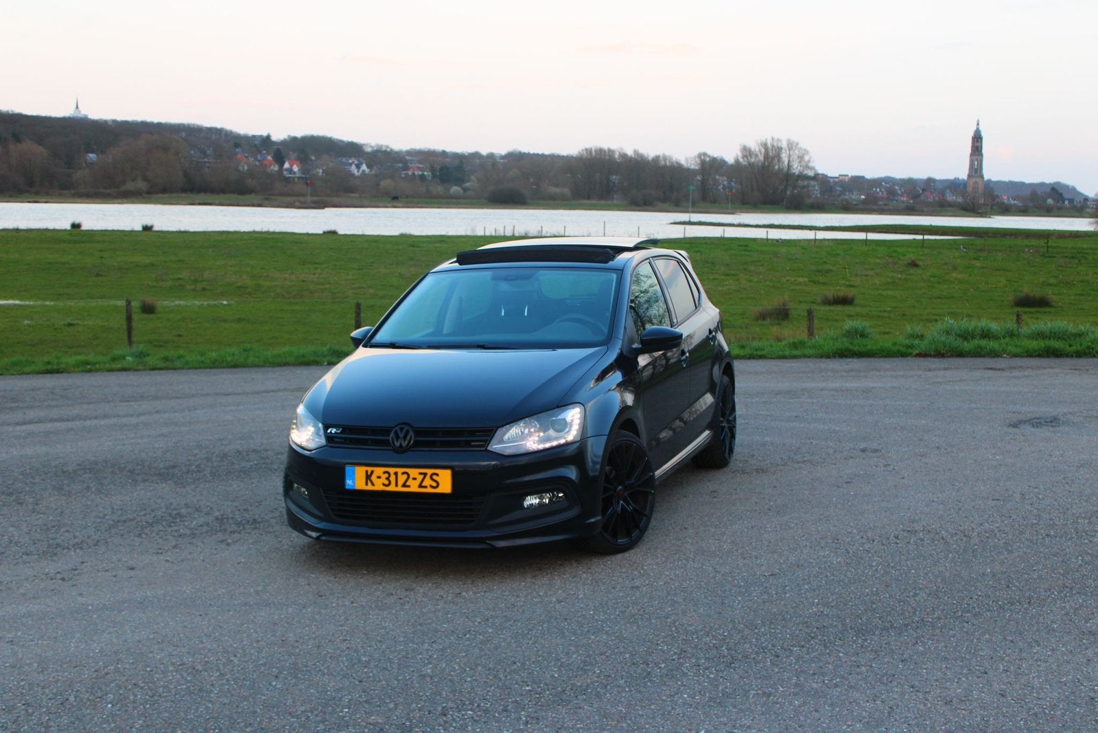 Volkswagen Polo 1.2 TSI 77KW DSG 2011 Zwart, Auto's, 40 €/maand, Zwart, 4 cilinders, Zwart