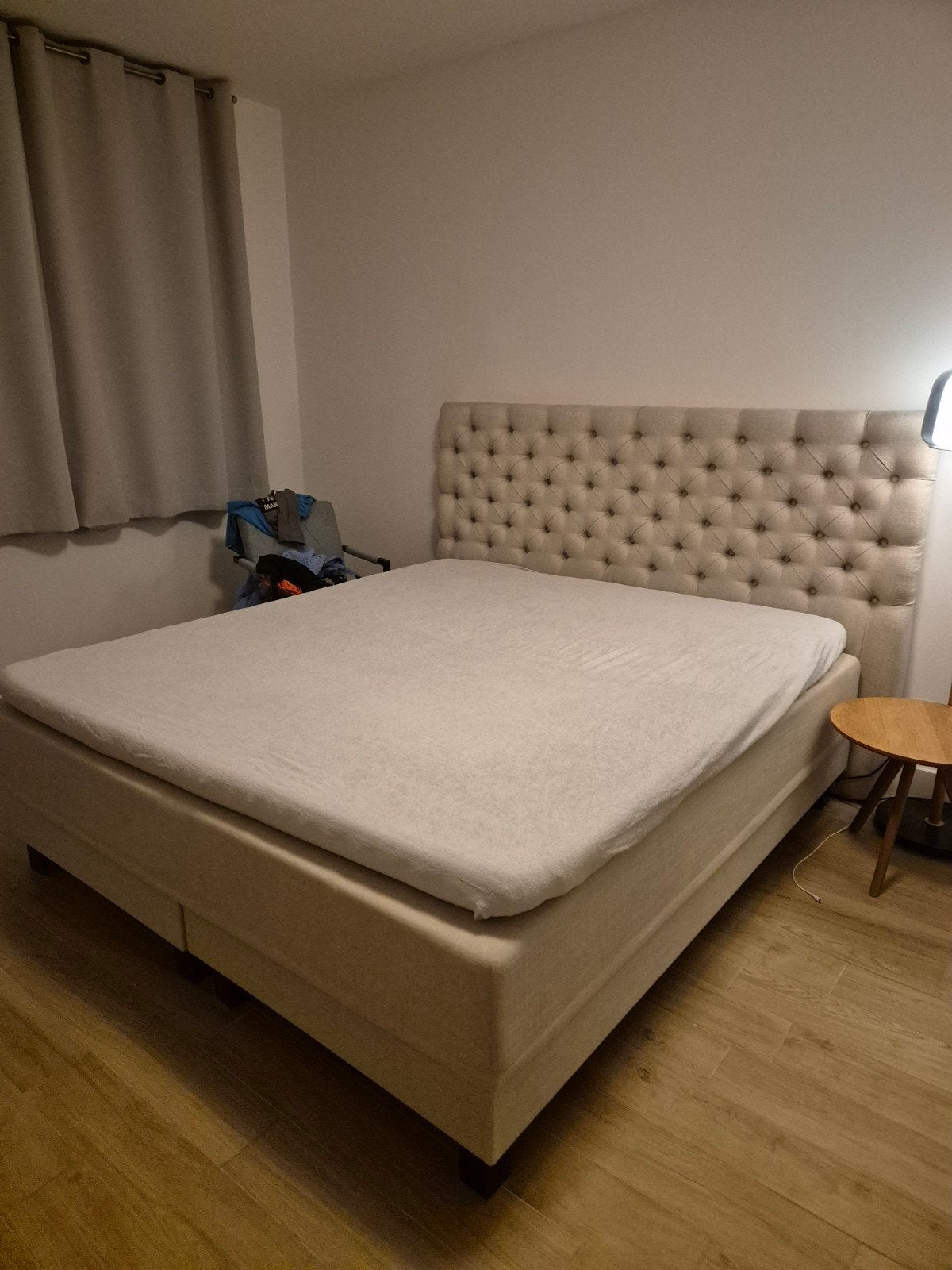 Tweepersoons boxspring met gestoffeerd hoofdbord, Ophalen, Gebruikt, Beige, Tweepersoons