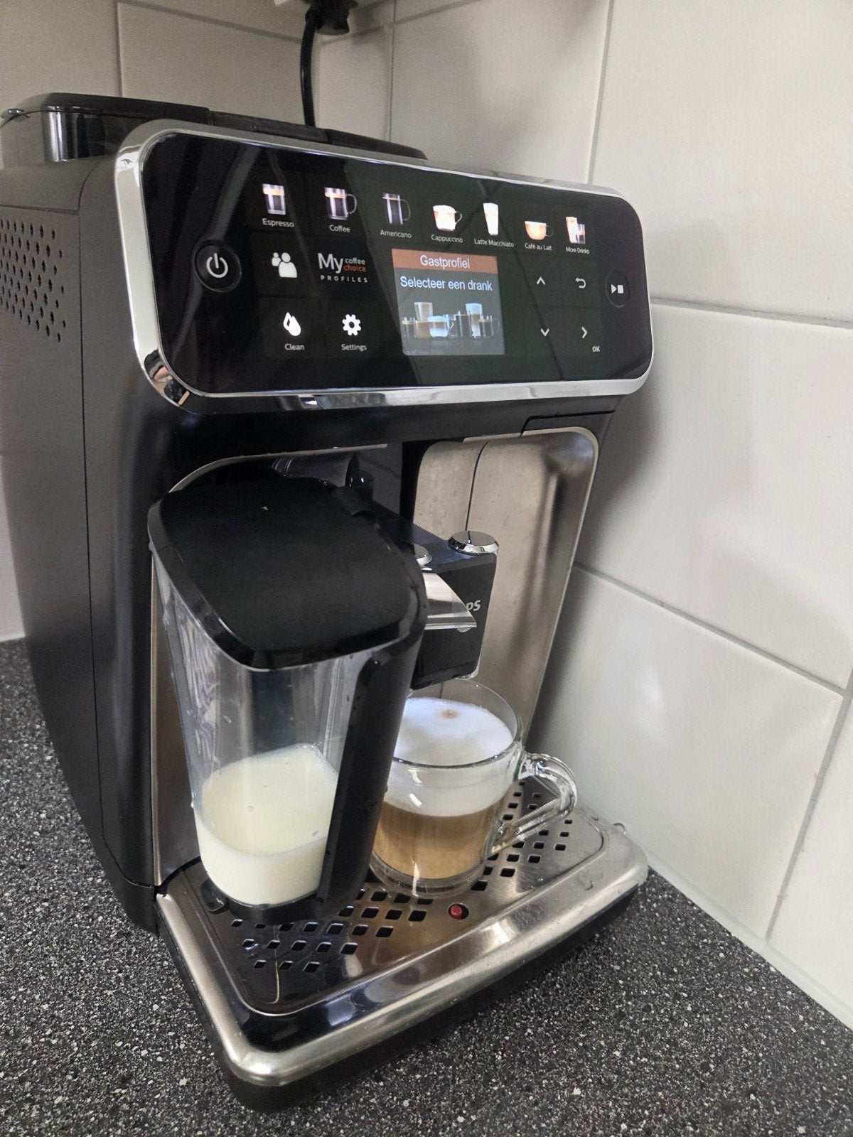 Philips LatteGo 4300 series koffiebonenmachine, Witgoed en Apparatuur, Afneembaar waterreservoir, Gebruikt, 10 kopjes of meer