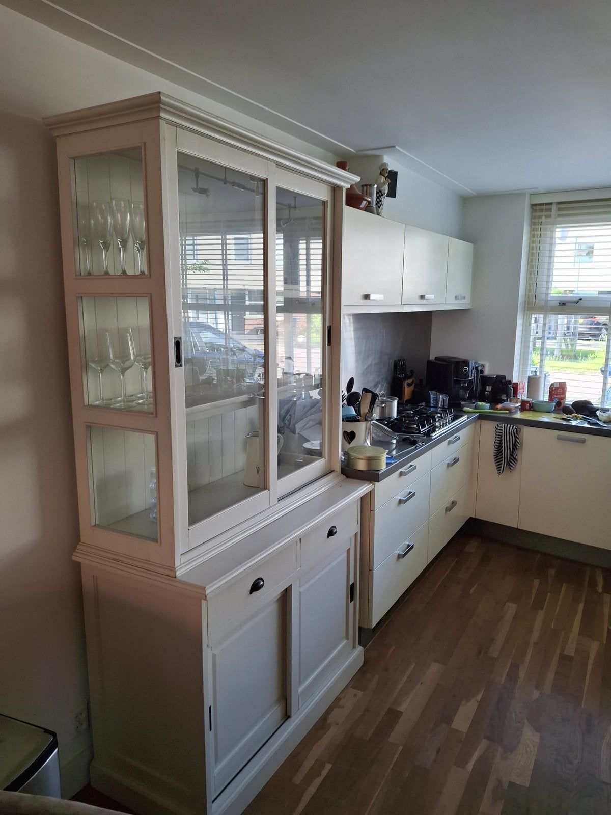 Witte vitrine kast, Huis en Inrichting, Kasten | Vitrinekasten, Gebruikt, Glas, 150 tot 200 cm, 50 tot 100 cm