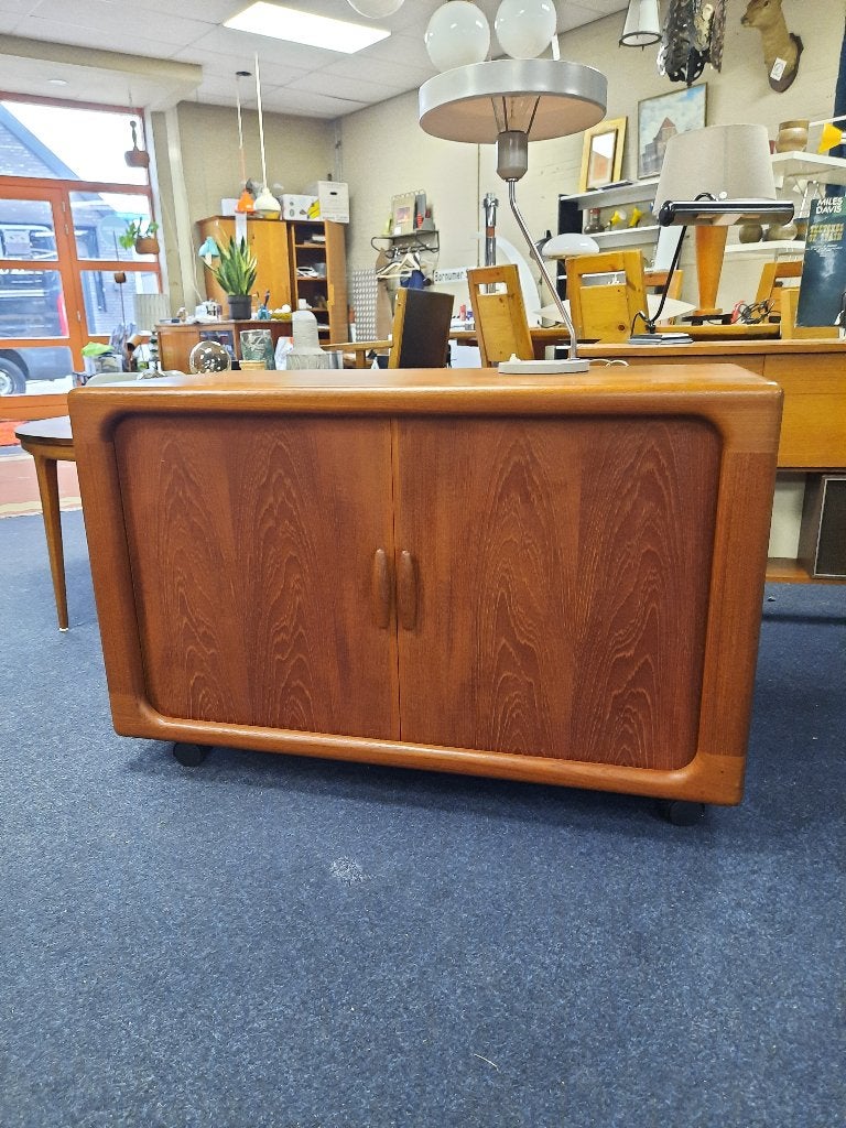 Vintage Deense Dyrlund vinyl/audiokast met tamourdeuren, Ophalen, 100 tot 150 cm, Dyrlund, 50 tot 75 cm