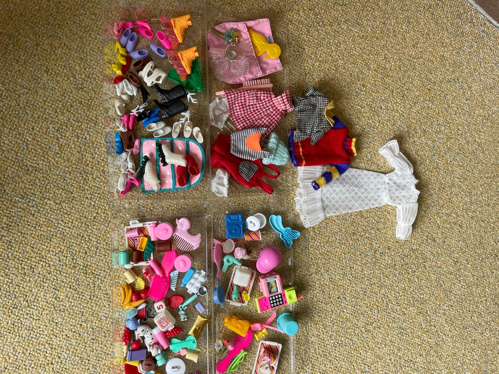 Barbie kleertjes en toebehoren, Ophalen of Verzenden, Zo goed als nieuw, Accessoires
