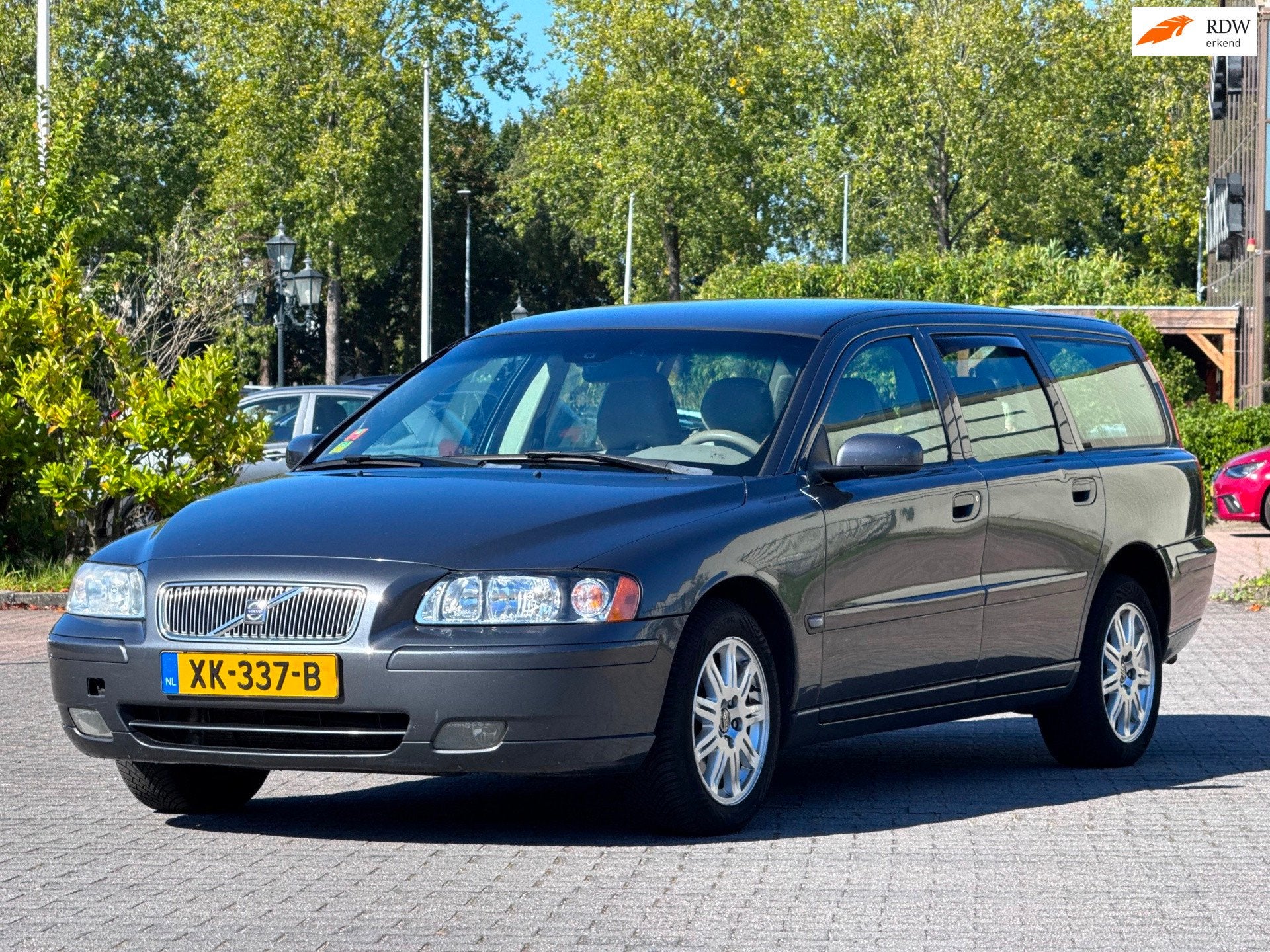 Volvo V70 2.4 CNG | Leder stoelen | APK 15-01-2027 | Parkeer, Auto's, Voorwielaandrijving, Beige, CNG (Aardgas), Leder en Stof