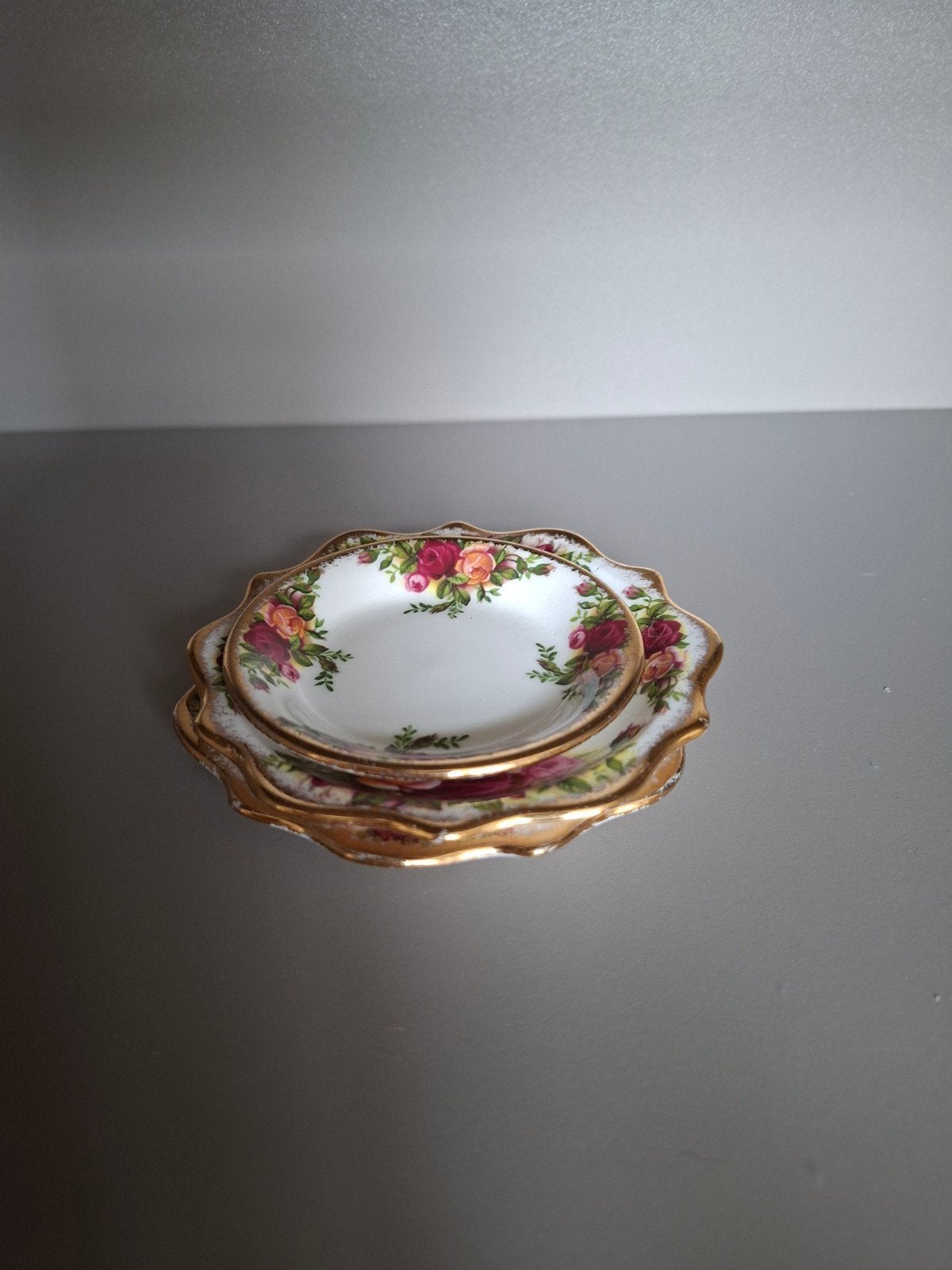 Royal Albert Old country roses Petit fours + theetipje, Ophalen of Verzenden