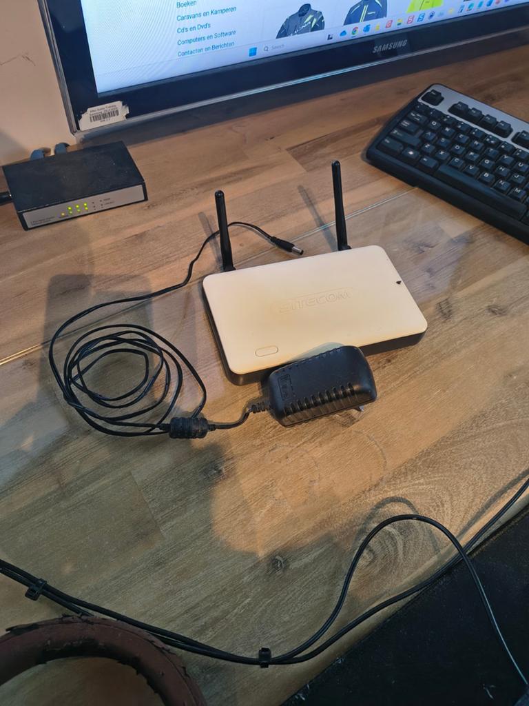 Sitecom Wireless Gigabit Router 300N (WLR-4001 v1 001), Ophalen of Verzenden, Gebruikt, Router, Sitecom
