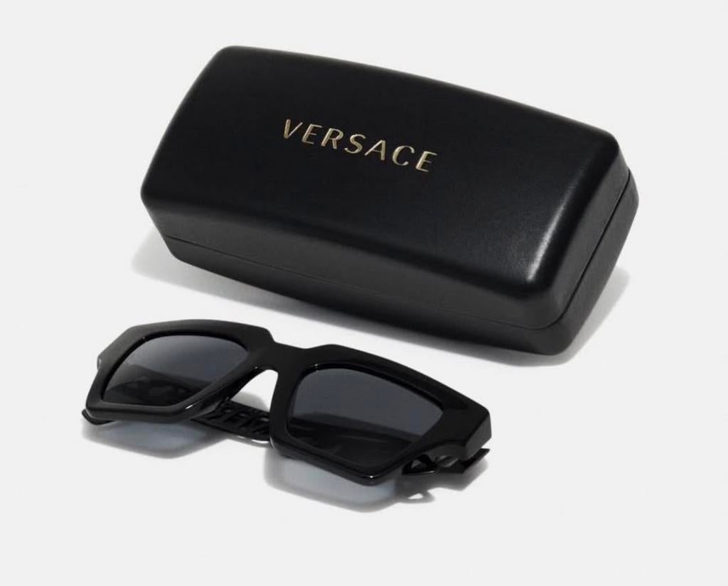 Versace Zonnebril VE4431 - Stijlvol en Zwart, Ophalen, Zonnebril, Zwart, Gianni Versace