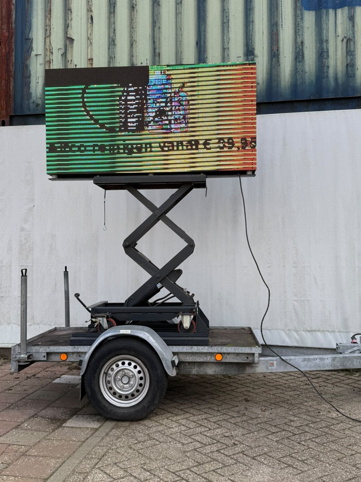 Geremde aanhanger met heftafel met reklame scherm., Auto diversen, Ophalen, Zo goed als nieuw