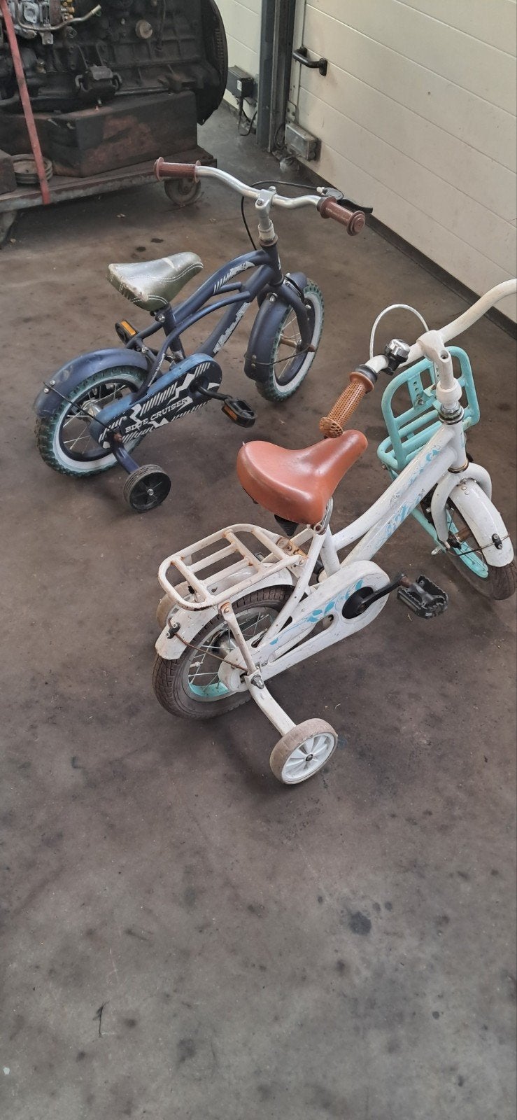 2 kinderfietsen met zijwieltjes, Ophalen, Gebruikt, Minder dan 16 inch, Zijwieltjes