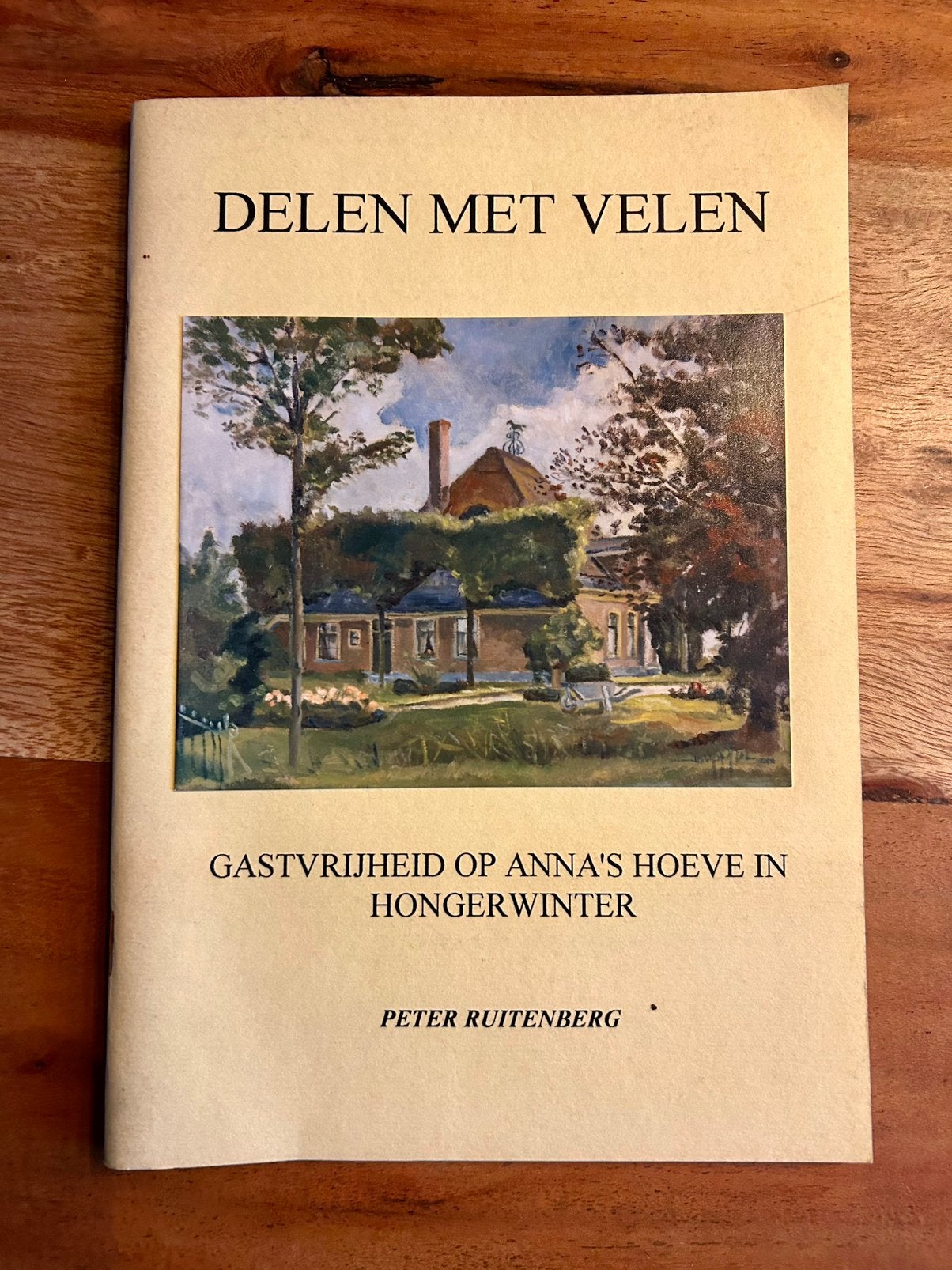 Delen met velen - Anna’s Hoeve in Venhuizen in hongerwinter, Boeken, Tweede Wereldoorlog, Ophalen of Verzenden, Zo goed als nieuw