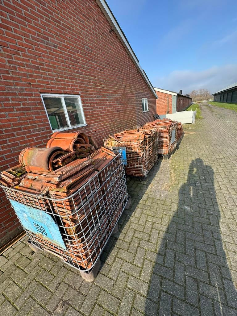 Circa 1500 dakpannen russel-tigla en nokpan, Doe-het-zelf en Verbouw, Dakpannen en Dakbedekking, Ophalen, Steen of Klei, Zo goed als nieuw