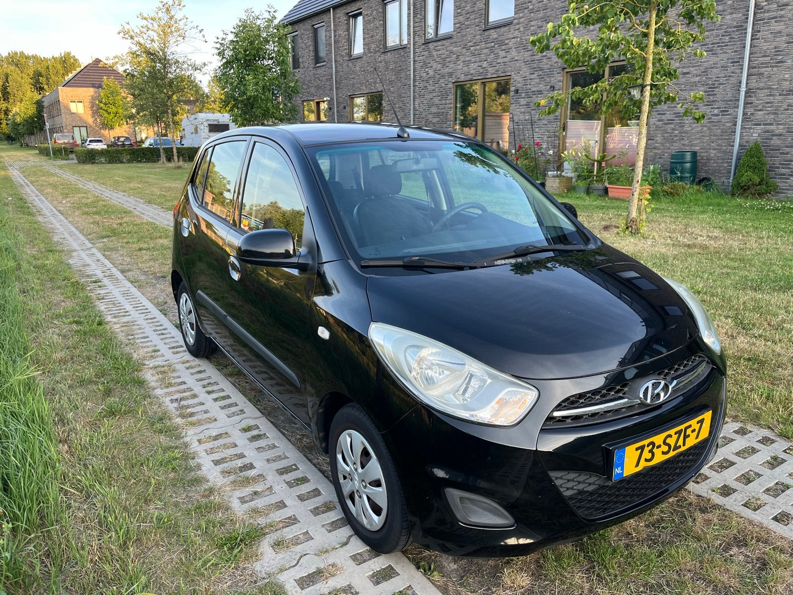 Hyundai i10 1.1 I 5DR 2012 Zwart, Auto's, Parkeersensor, 4 cilinders, 400 kg, Zwart
