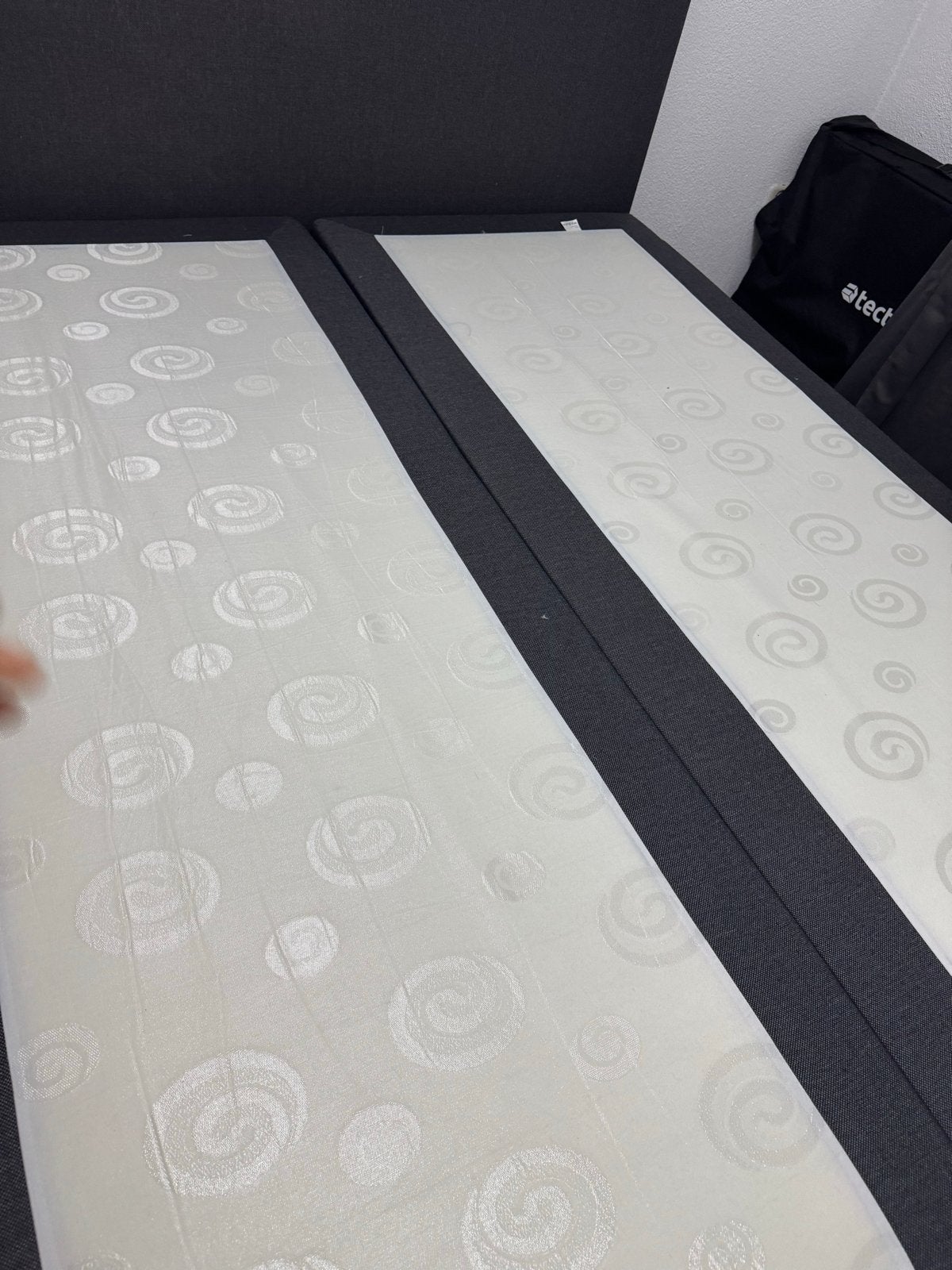 Tweepersoons boxspring met hoofdbord - Zo goed als nieuw, Tweepersoons, Ophalen of Verzenden, Zo goed als nieuw, 200 cm