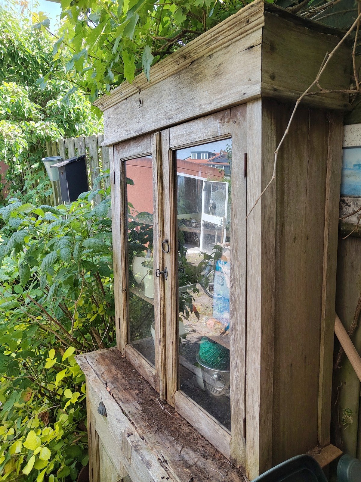 Gratis af te halen: Vintage houten kast, Antiek en Kunst, Antiek | Meubels | Kasten, Ophalen of Verzenden