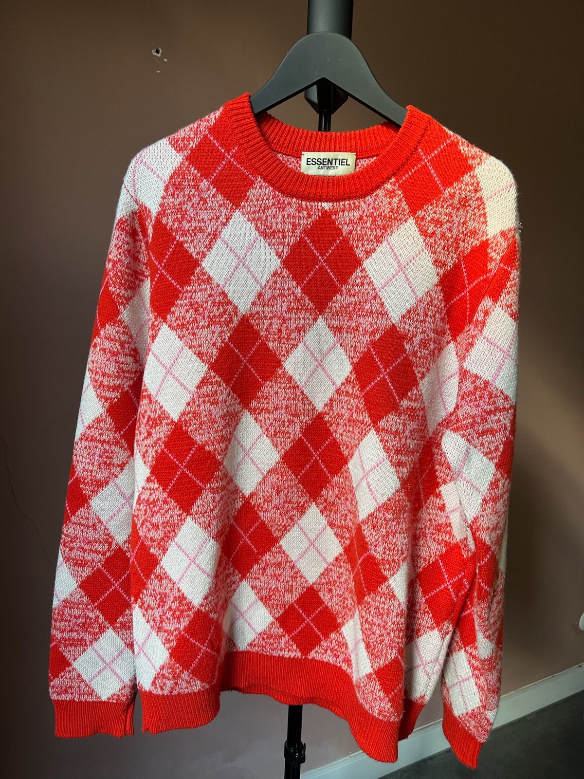 Essentiel Antwerpen Argyle Trui Maat M, Ophalen of Verzenden, Zo goed als nieuw, Maat 38/40 (M), Rood