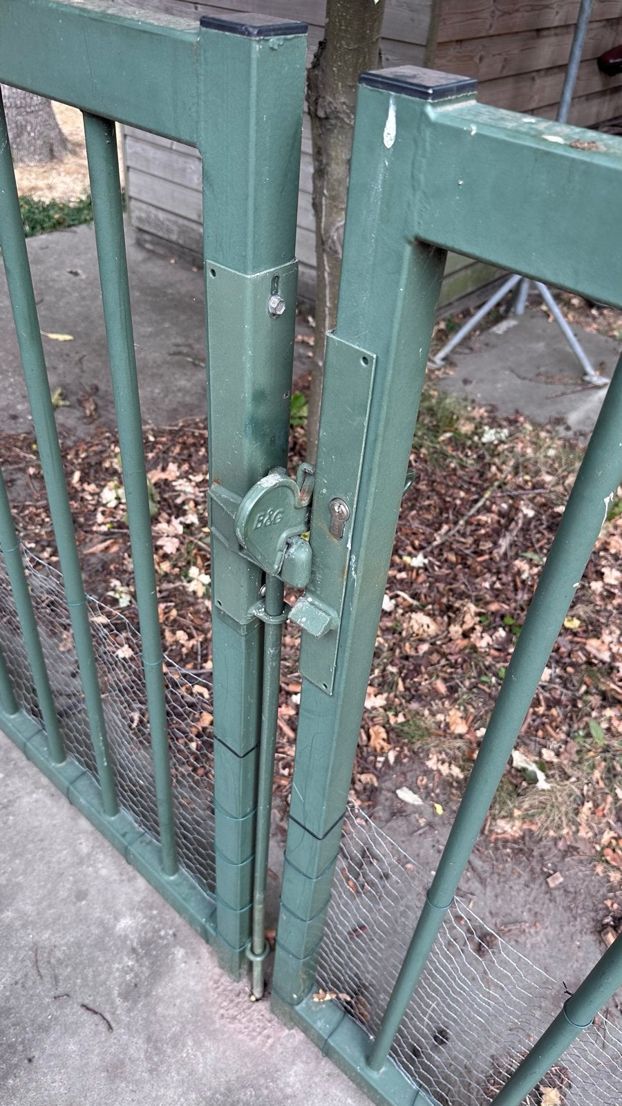 Groene B & G poort - 4.90m breed, 1.28m hoog, Tuin en Terras, Tuinhekken en Hekwerk, Ophalen, Met poort, Gebruikt, Spijlenhekwerk