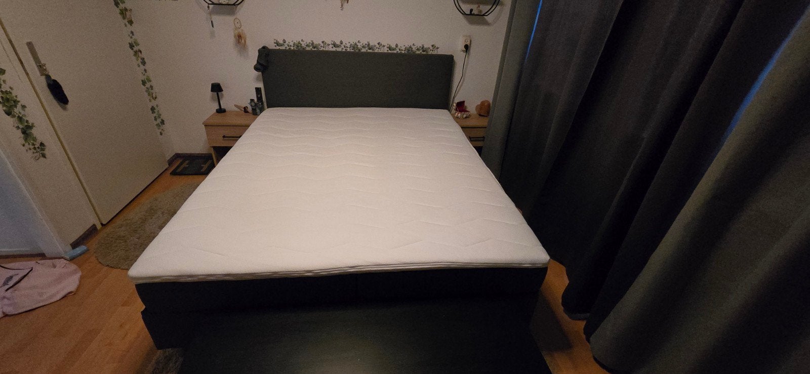 ZGAN 2 persoons boxspring 160x200
En een topper zit er ook, Ophalen, Zo goed als nieuw, Tweepersoons, 160 cm