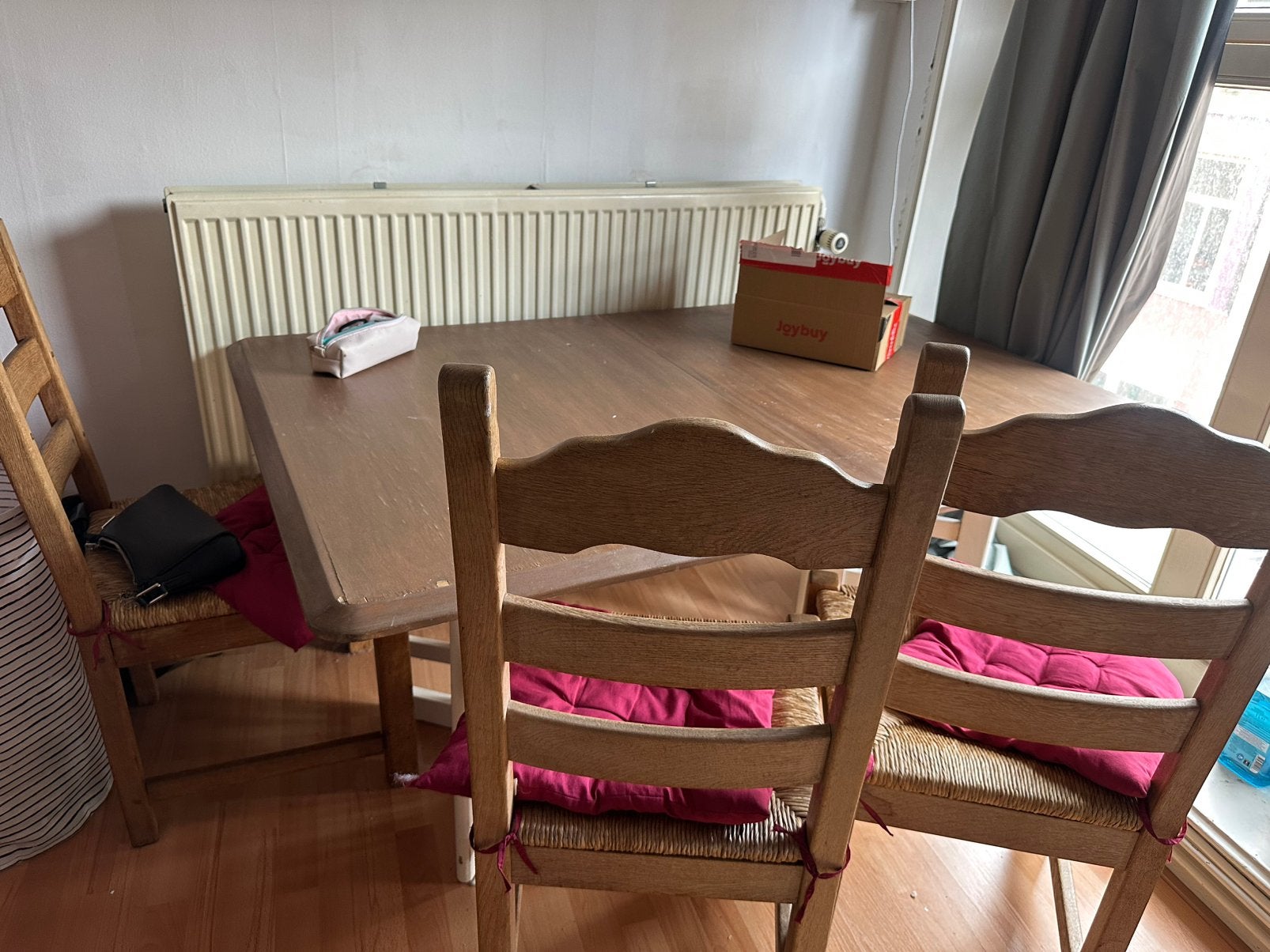Table and Chairs, Ophalen, Zo goed als nieuw, 4 tot 6 stoelen