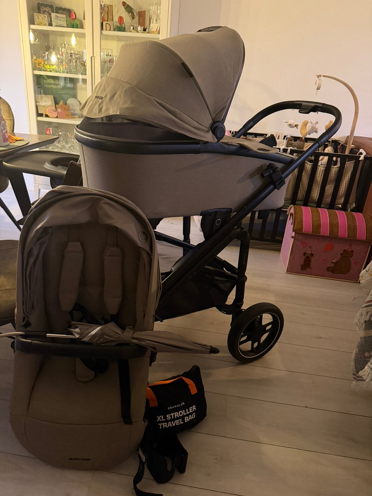 SET: Kinderwagen Maxi-Cosi Plaza Plus Luxe Twillic Truffle, Ophalen, Gebruikt, Combiwagen, Verstelbare duwstang