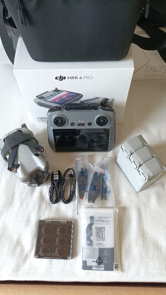 DJI Mini 4 Pro Fly More,  Smart Controller, Nieuwstaat, 695€, Ophalen, Cameradrone, Zo goed als nieuw, DJI