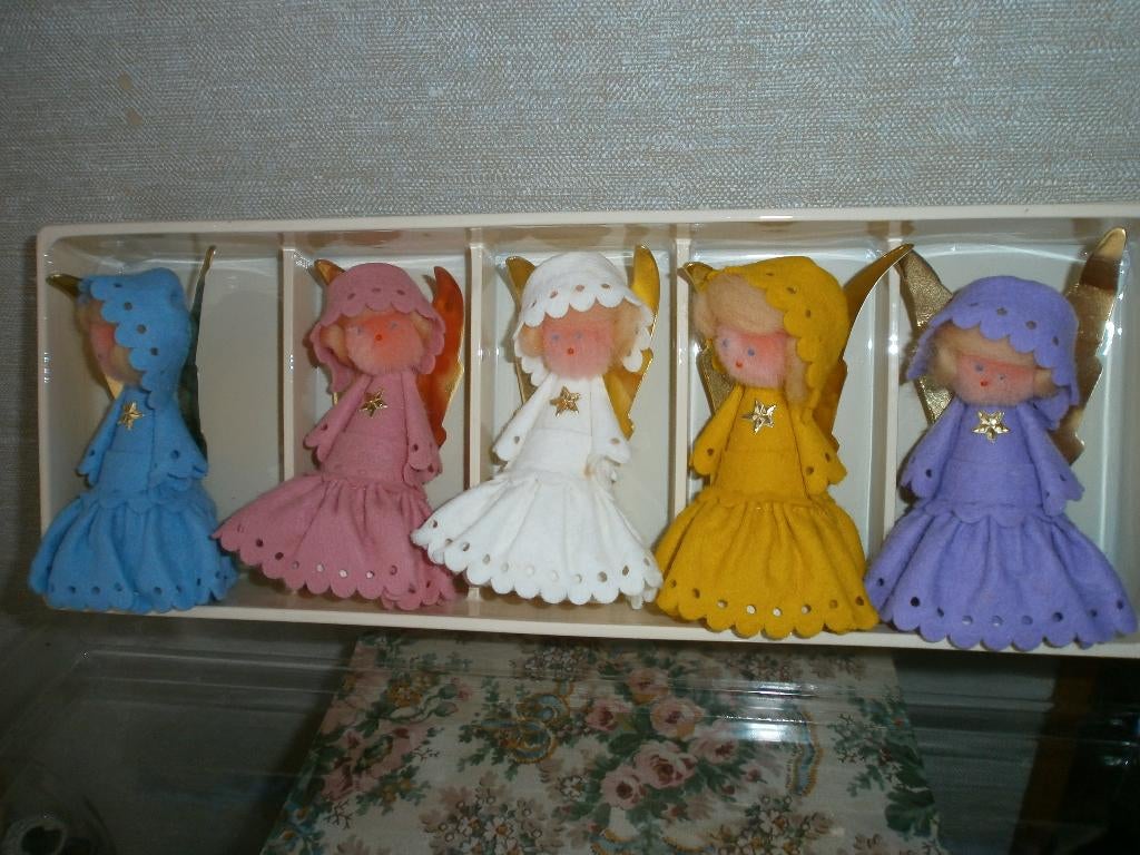 Oude winkelvoorraad West-Germany doosje wolminiaturen, Ophalen of Verzenden, Zo goed als nieuw, Breien of Haken, Wol of Garen