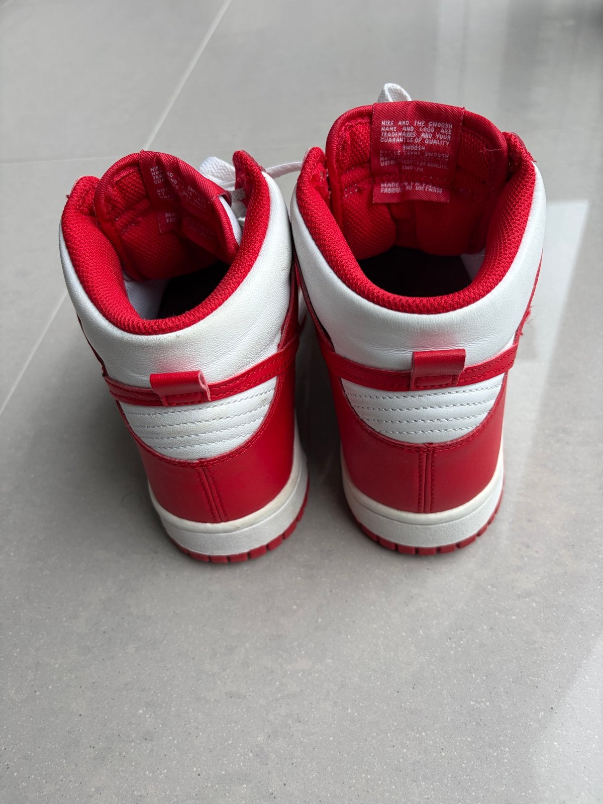 Nike Dunk High Rood/Wit - Maat 38.5, Kleding | Heren, Schoenen, Ophalen, Gedragen, Sneakers of Gympen