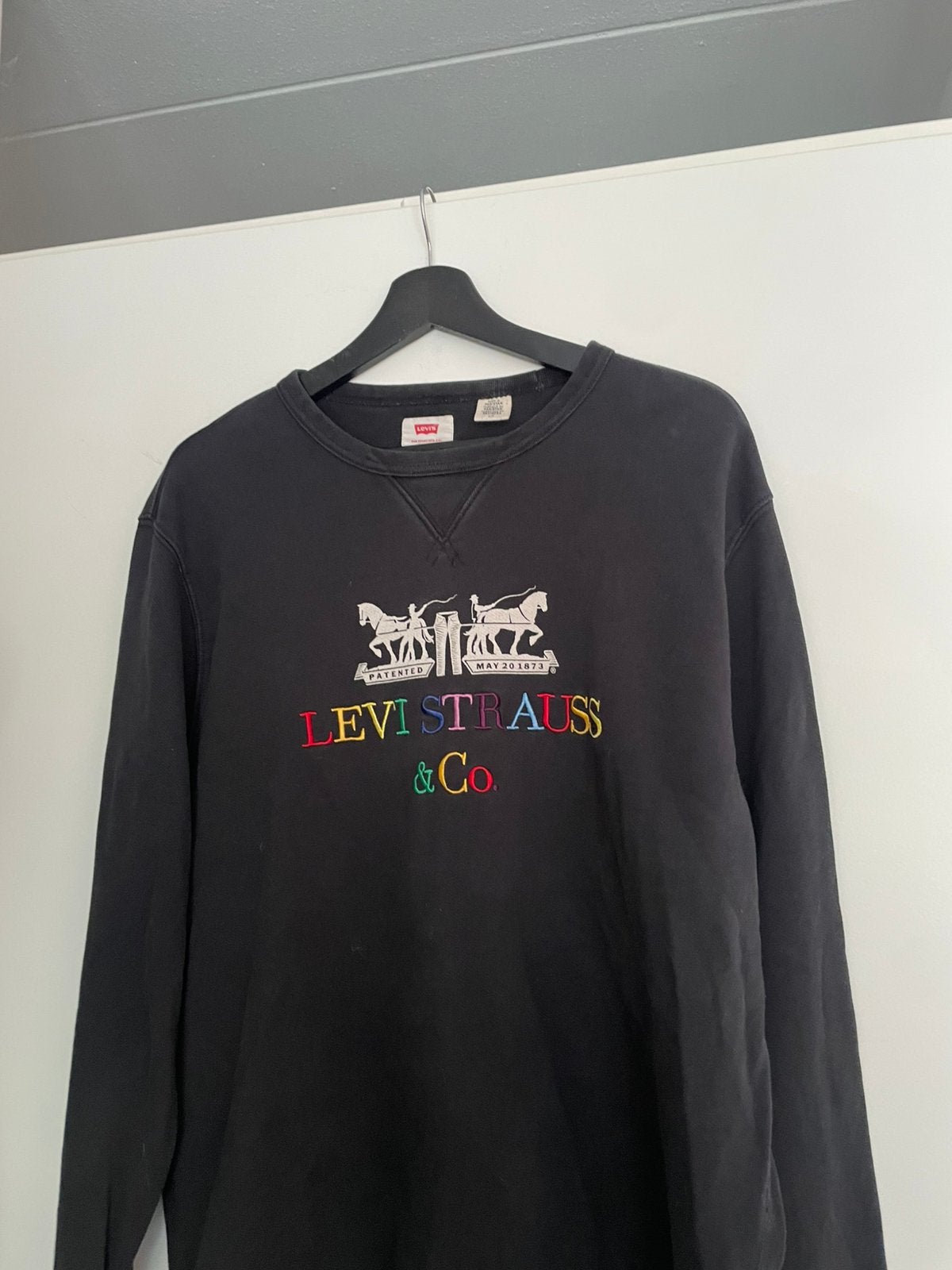 Levi's sweater met geborduurd logo - Maat L, Ophalen of Verzenden, Zo goed als nieuw, Maat 42/44 (L), Zwart