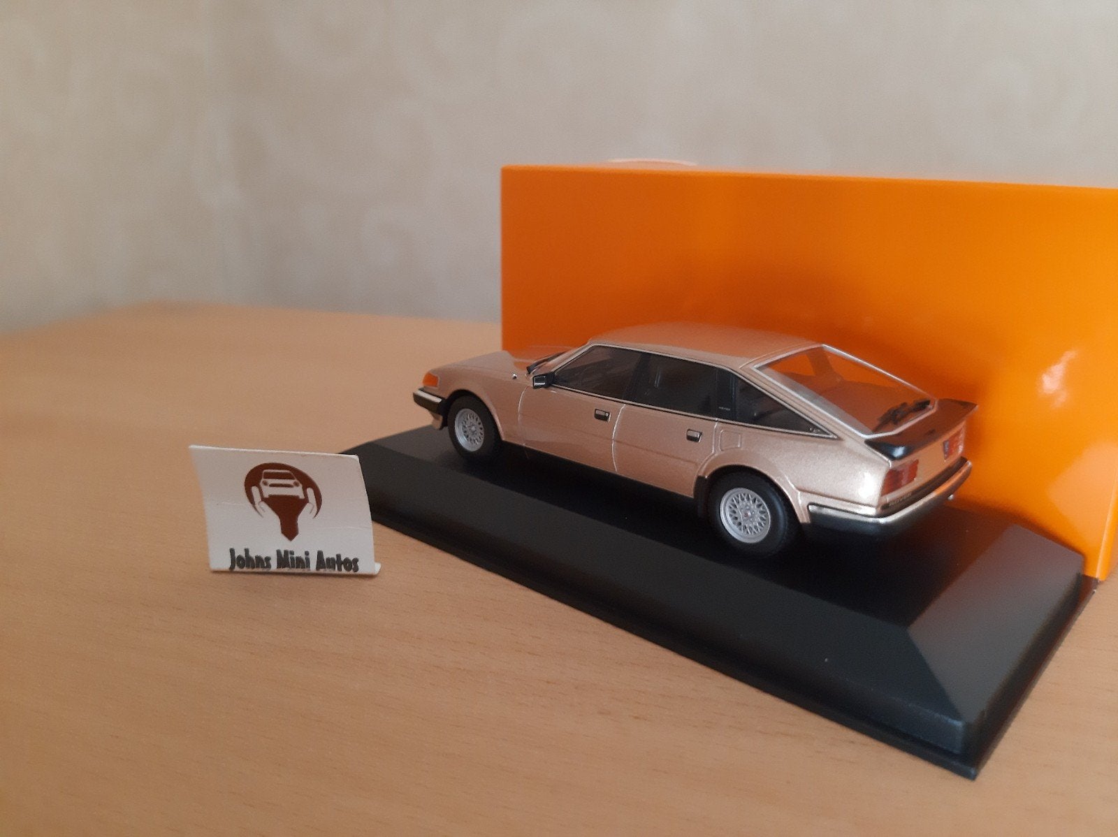 Rover Vitesse 3.5 V8 SD1 1986 goud-metallic Maxichamps 1:43, Overige merken, Auto, Nieuw, Ophalen of Verzenden