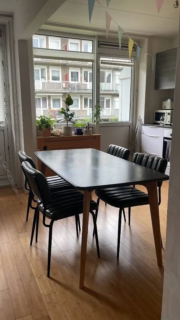 Grijze eettafel 153 x 78 cm met houten poten, Huis en Inrichting, Ophalen, Gebruikt, 50 tot 100 cm, 150 tot 200 cm