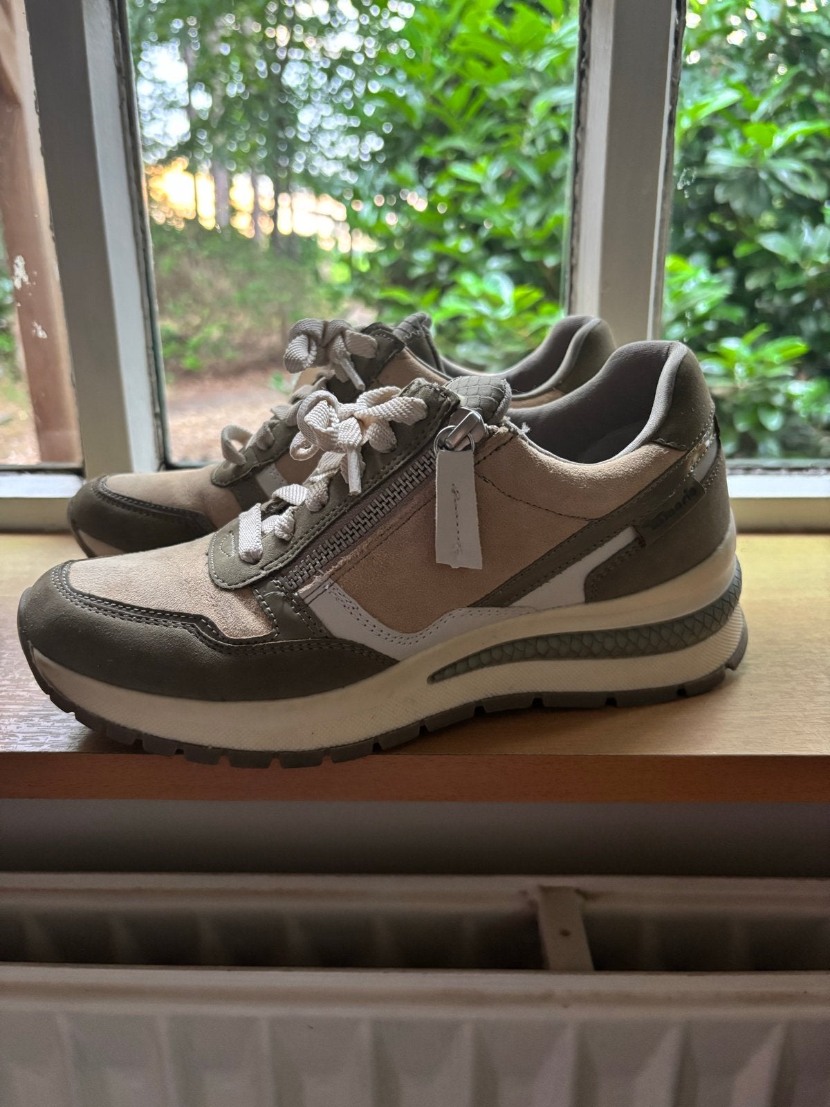 Tamaris sneakers maat 37, Kleding | Dames, Schoenen, Ophalen of Verzenden, Gedragen, Overige kleuren, Sneakers of Gympen