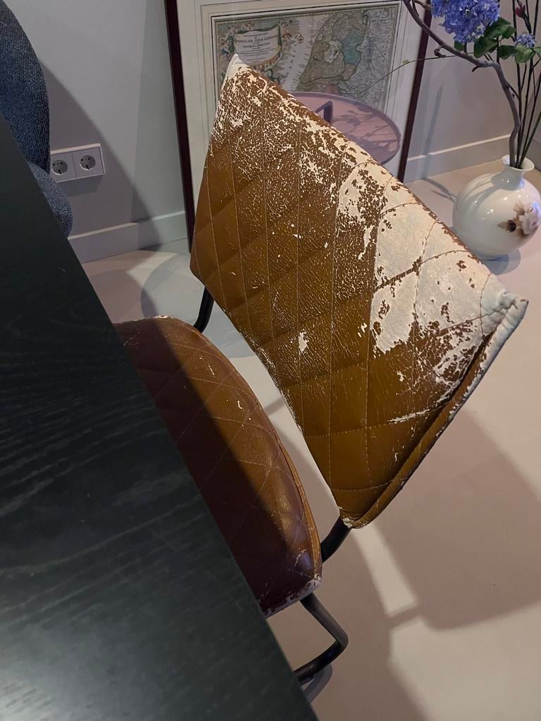 4 bruine stoelen met gebruikssporen. Bijna gratis, Huis en Inrichting, Ophalen, Kunststof, Gebruikt, Bruin
