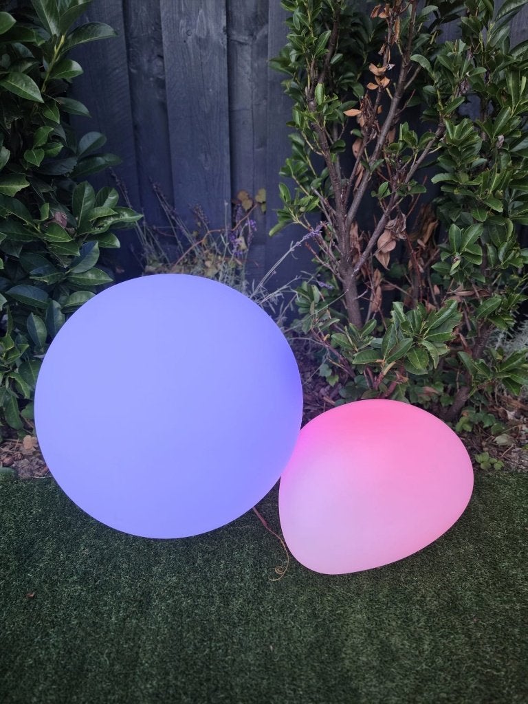 LED solarlamp bol €60 / steen €50 – samen €100, Tuin en Terras, Zonne-energie, Kunststof, Minder dan 50 watt, Nieuw