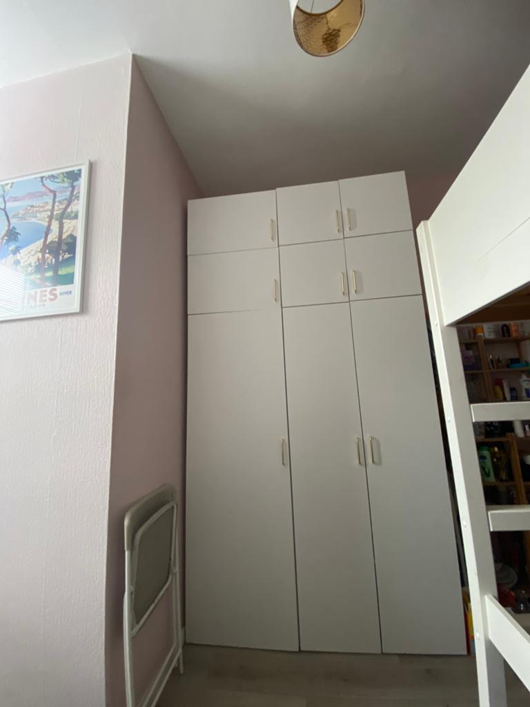 Lange witte kast Ikea, Ophalen, 25 tot 50 cm, 100 tot 150 cm, 200 cm of meer