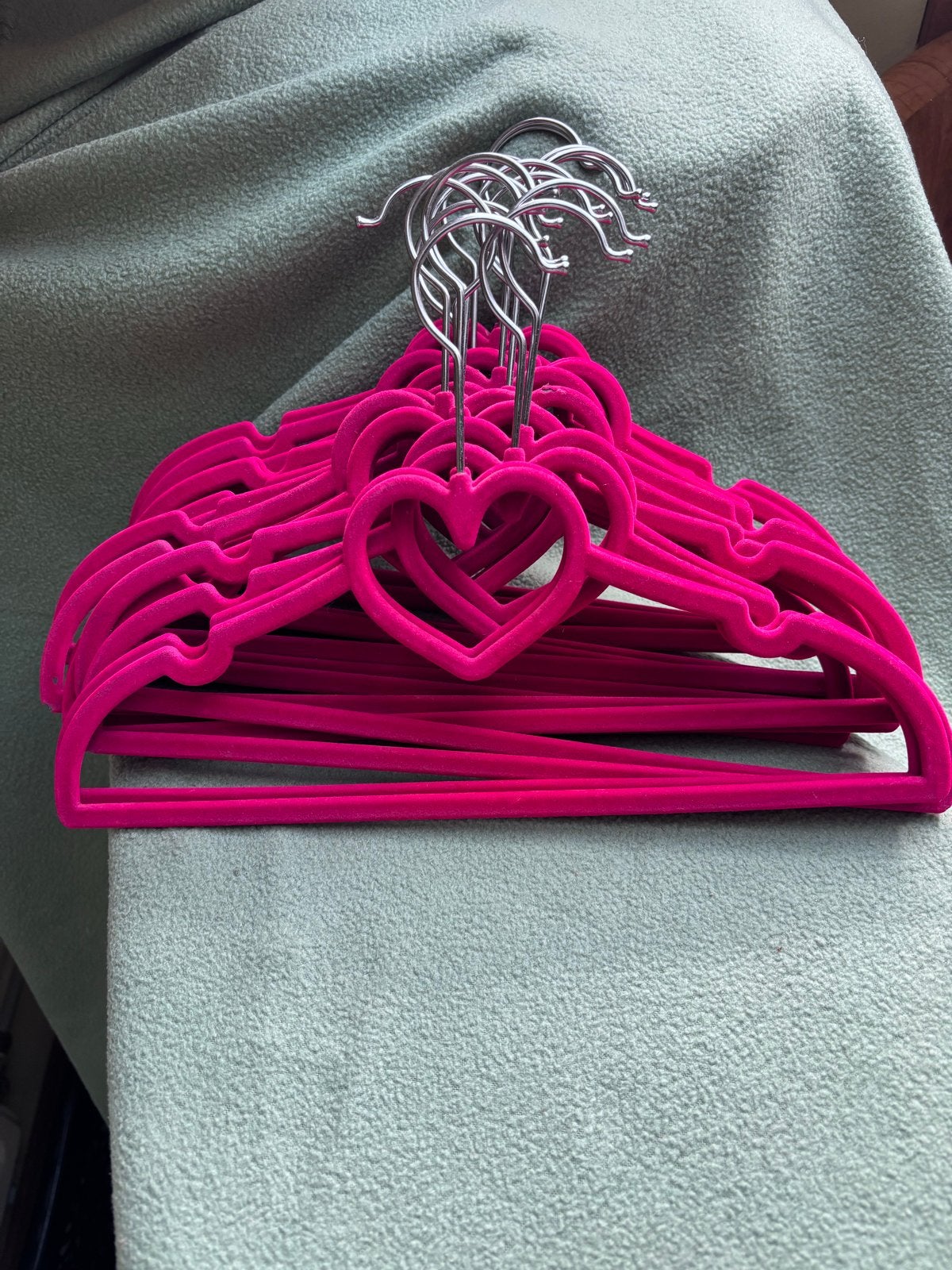 Roze fluwelen kledinghangers met hartjesdesign, Kleding | Dames, Kledinghangers, Ophalen, Zo goed als nieuw, Fluweel, Kinderen en Volwassenen