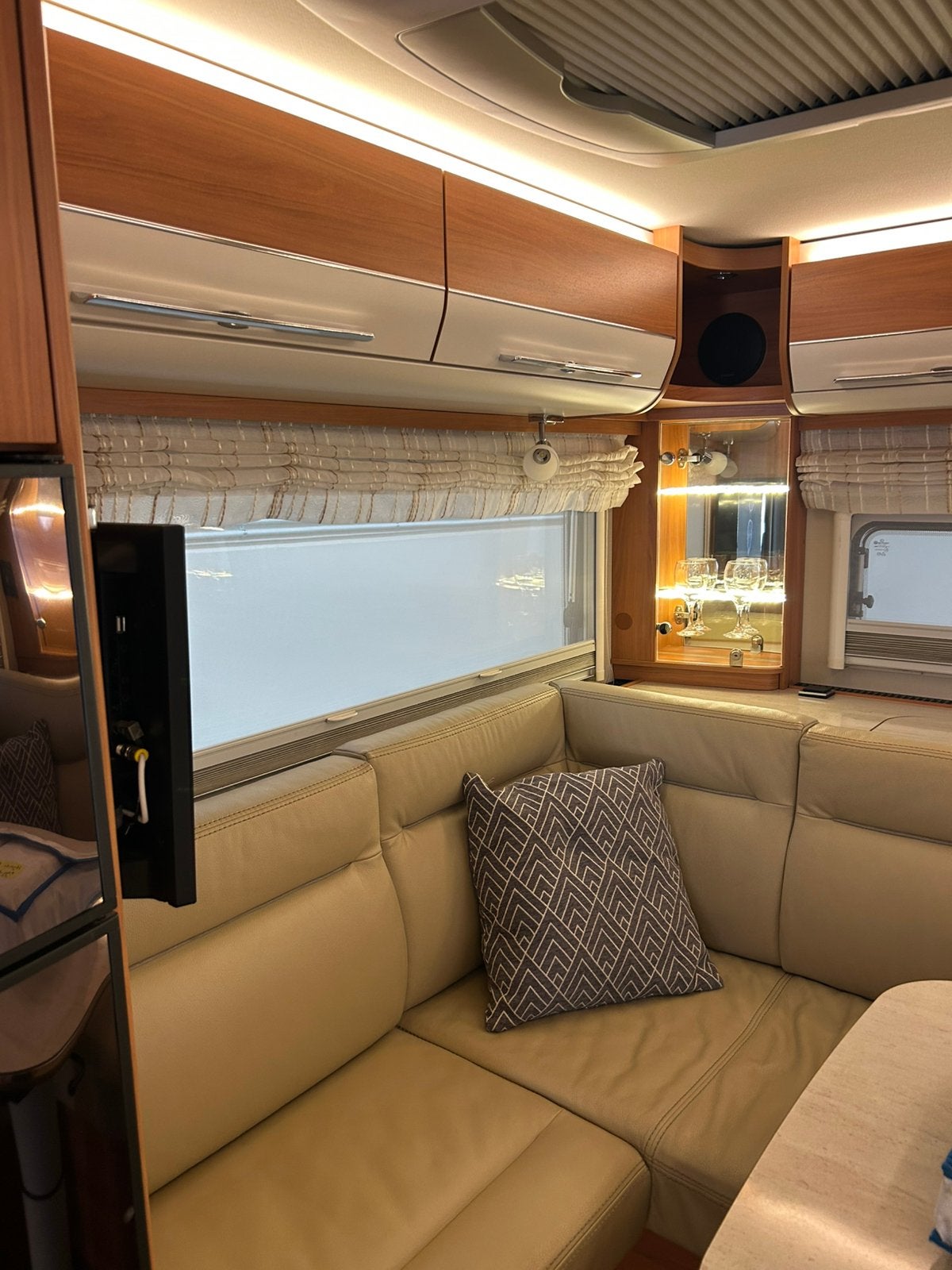 Foto 24 van Hymer B 534 DL Integr.Camper met autom.motor airco als nieuw