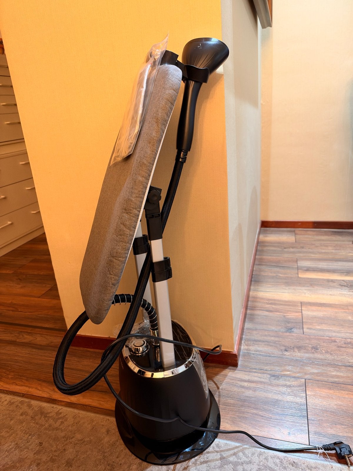 Hyundai Garment Steamer - Zo goed als nieuw!, Witgoed en Apparatuur, Ophalen, Zo goed als nieuw, Strijkijzer met snoer
