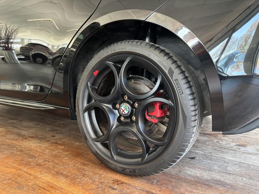 Alfa Romeo Giulietta 1.4 Turbo Sprint | Xenon | Cruise | Pan, Keurmerk '100% Onderhouden', 12 maanden, Gebruikt, Euro 6
