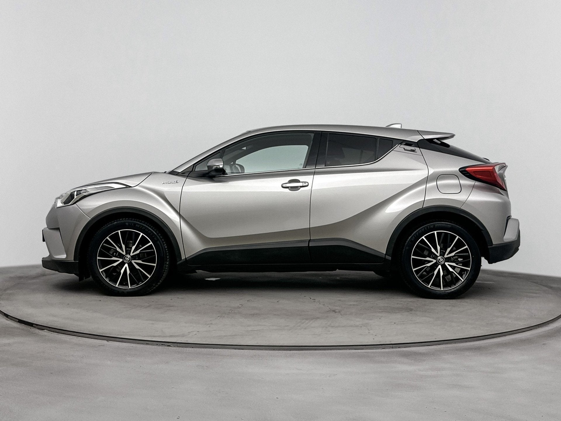 Toyota C-HR 1.8 Hybrid Dynamic | Trekhaak | Stoelverwarming, Auto's, 12 maanden, Stof, 4 cilinders, 122 pk