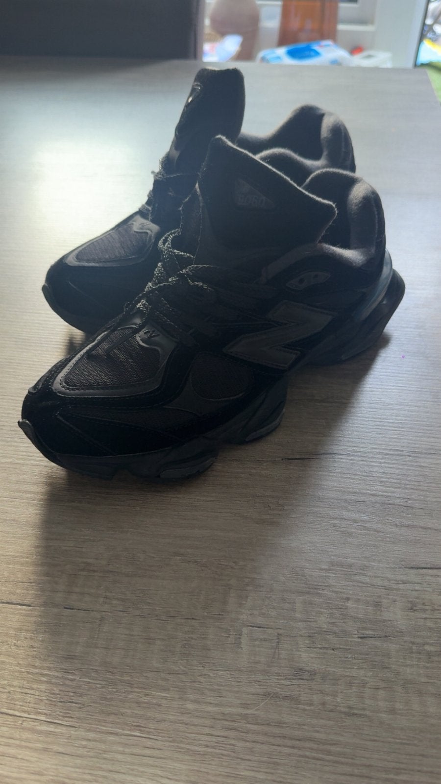 New Balance 9060 Triple Black - maat 44, Kleding | Heren, Schoenen, Ophalen of Verzenden, Zo goed als nieuw, Zwart