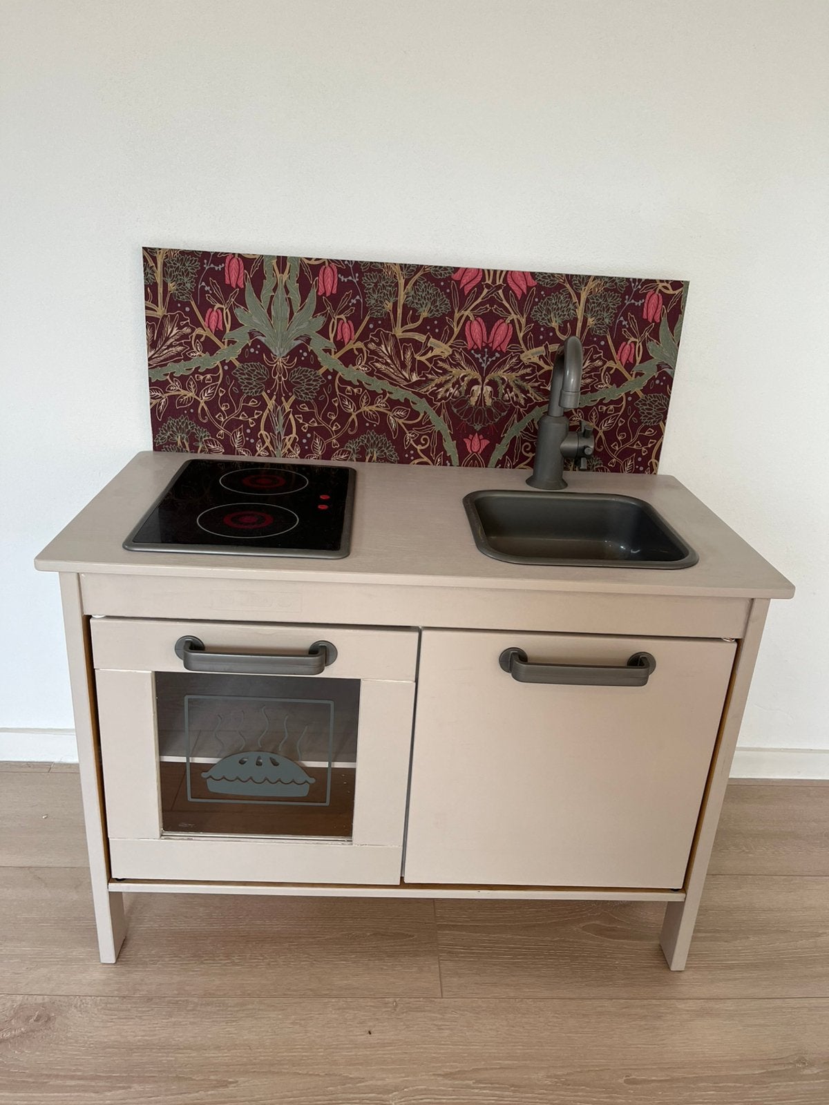 Leuk restyled IKEA Duktig speelkeuken beige met roze, Ophalen, Zo goed als nieuw