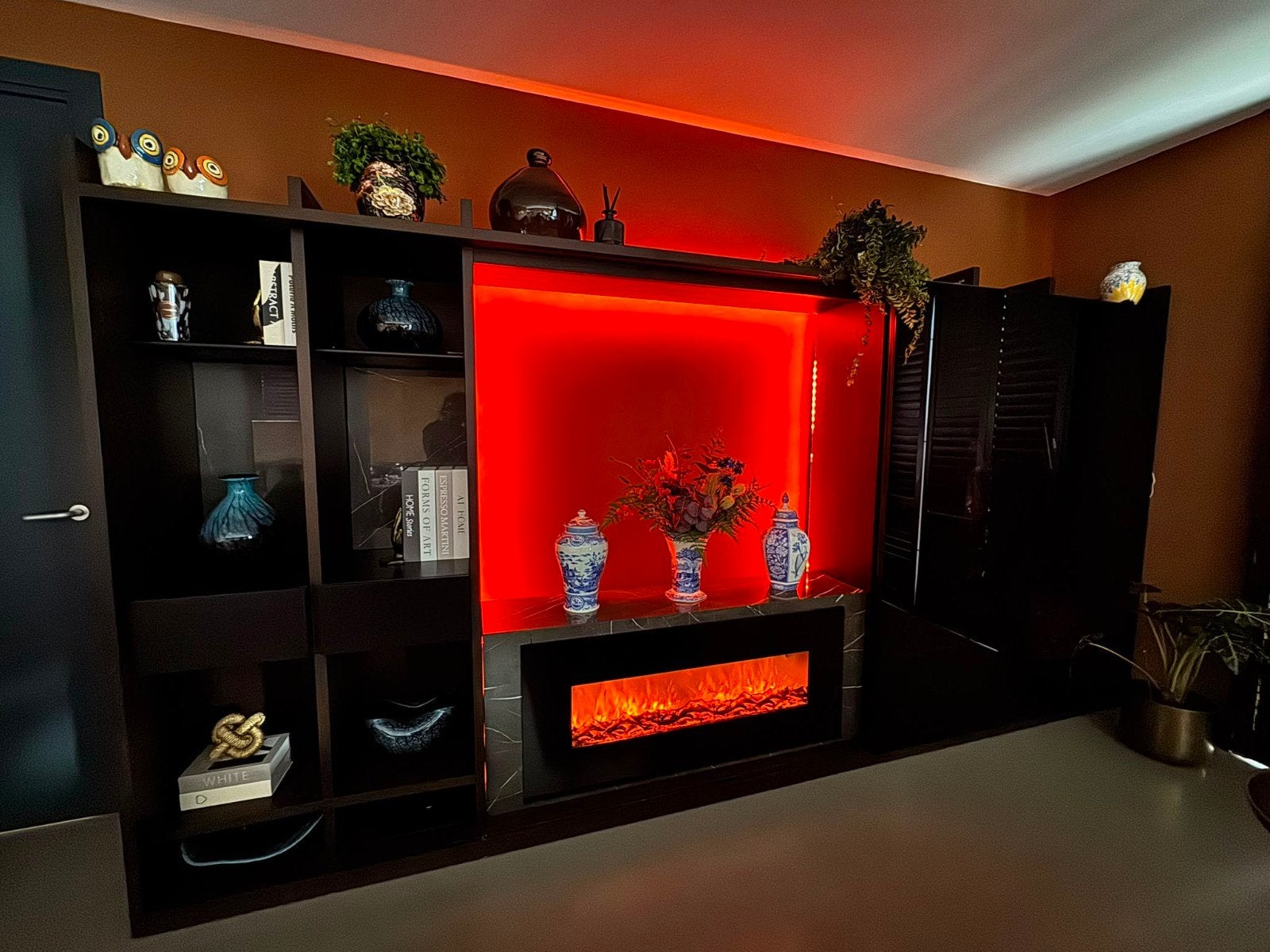 Moderne TV-meubel met elektrische haard en opbergruimte, Huis en Inrichting, Ophalen, Zo goed als nieuw, 200 cm of meer, 150 tot 200 cm