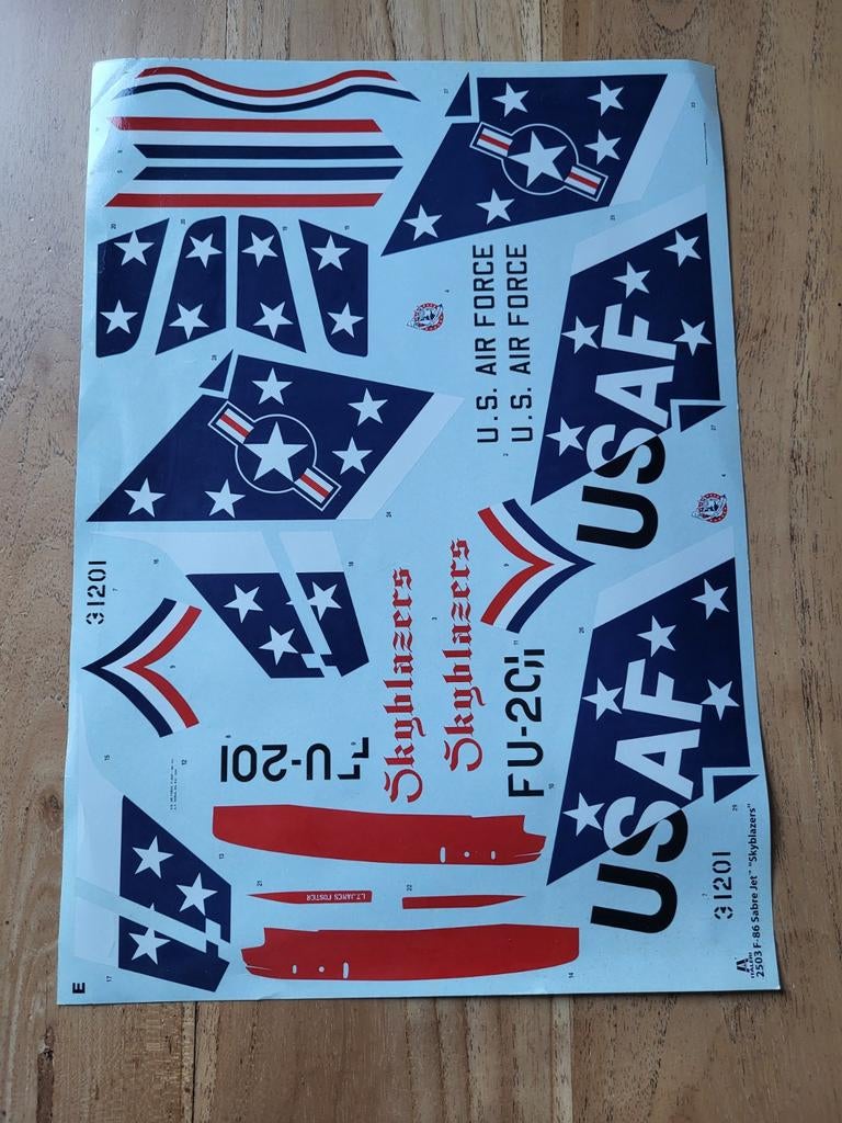 F-86 Sabre jet - skyblaser decal 1:32, Ophalen of Verzenden, Groter dan 1:72, Overige merken
